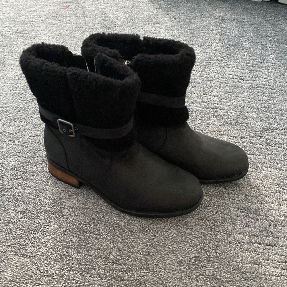Black Ugg boots